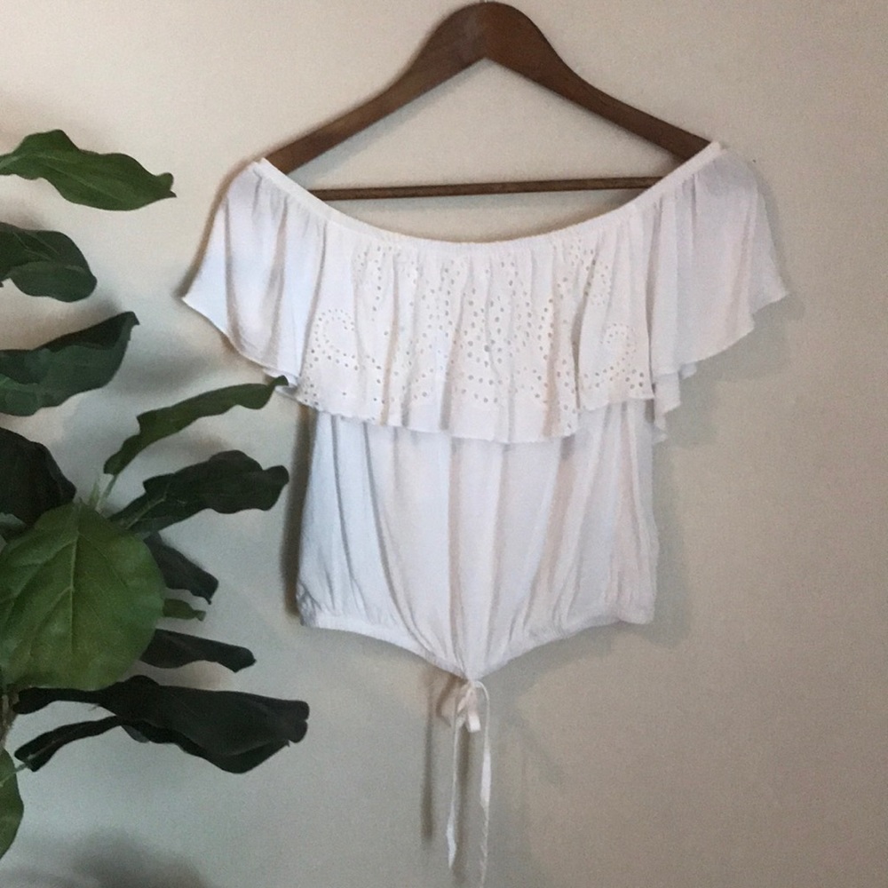 Mossimo White Ruffle Embroider Crop Top size M